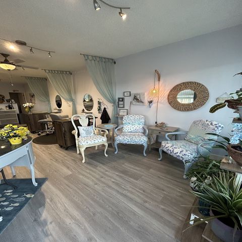 Illustration of STYLZ, beauty salon in Florence, OR